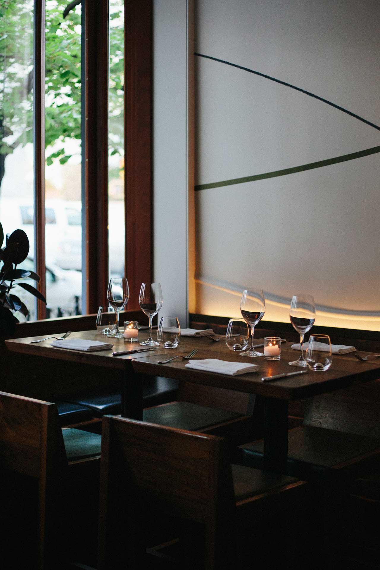 interior-view-of-a-city-restaurant-HFQGVVY.jpg