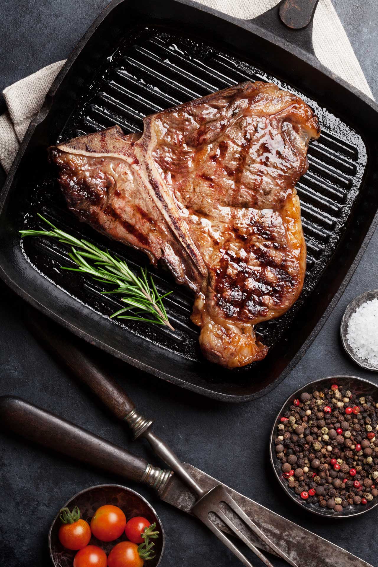 t-bone-steak-P4D5KX4.jpg